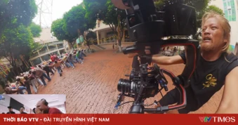 Đạo diễn tiết lộ hậu trường vỡ òa của cảnh quay oneshot cùng hơn 300 diễn viên