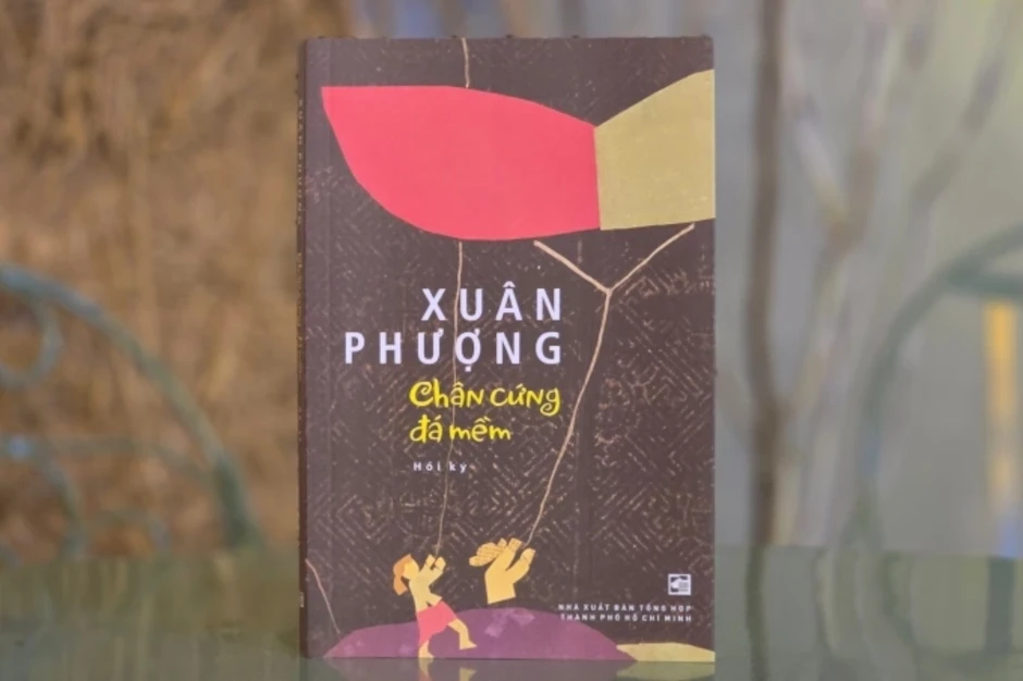 Đạo diễn Xuân Phượng ra hồi ký 'Chân cứng đá mềm' Đạo diễn Xuân Phượng ra hồi ký 'Chân cứng đá mềm'