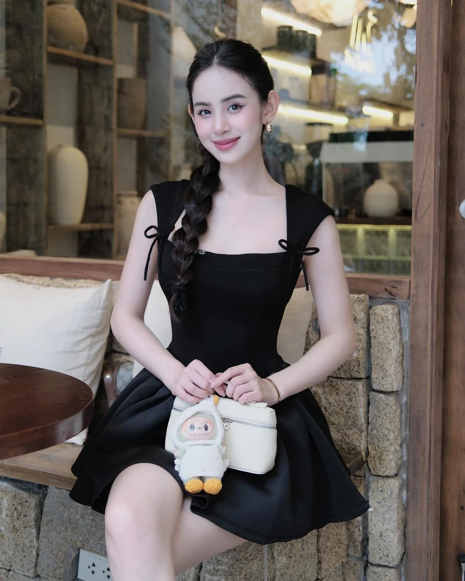 Dâu hào môn Việt có gương mặt tinh tuý giống từ Kim Tae Hee - Lưu Diệc Phi đến Cổ Lực Na Trát Dâu hào môn Việt có gương mặt tinh tuý giống từ Kim Tae Hee - Lưu Diệc Phi đến Cổ Lực Na Trát