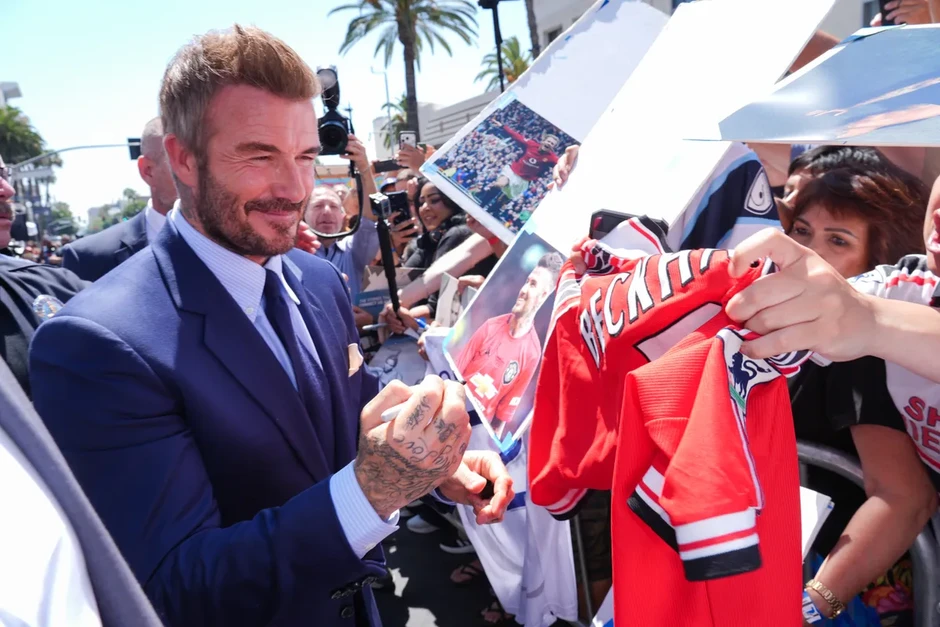 David Beckham - Từ giấc mơ sân cỏ đến ngôi sao trên Đại lộ Danh vọng David Beckham - Từ giấc mơ sân cỏ đến ngôi sao trên Đại lộ Danh vọng