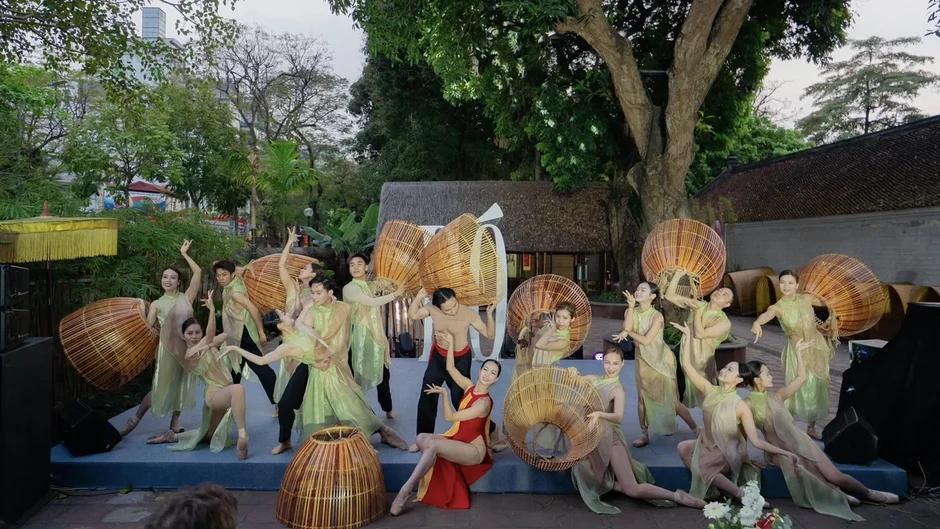 Đi tìm bản sắc cho Ballet Việt: "Kỹ thuật có thể học, nhưng tâm hồn phải tự nuôi dưỡng" Đi tìm bản sắc cho Ballet Việt: "Kỹ thuật có thể học, nhưng tâm hồn phải tự nuôi dưỡng"