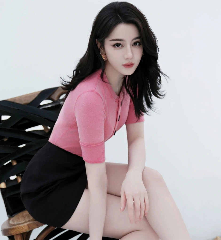 Địch Lệ Nhiệt Ba lại vướng soi mói khi Johnny Huang dính scandal mới Địch Lệ Nhiệt Ba lại vướng soi mói khi Johnny Huang dính scandal mới