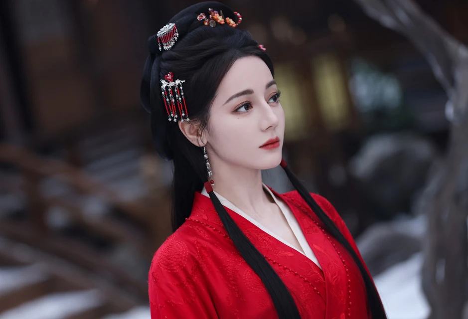 Địch Lệ Nhiệt Ba tê liệt hoàn toàn Địch Lệ Nhiệt Ba tê liệt hoàn toàn