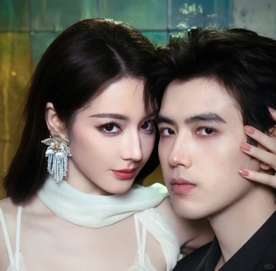 Địch Lệ Nhiệt Ba và thiếu gia kém 8 tuổi đưa nhau về ra mắt bố mẹ, mẹ đàng trai rất không ưng đàng gái?