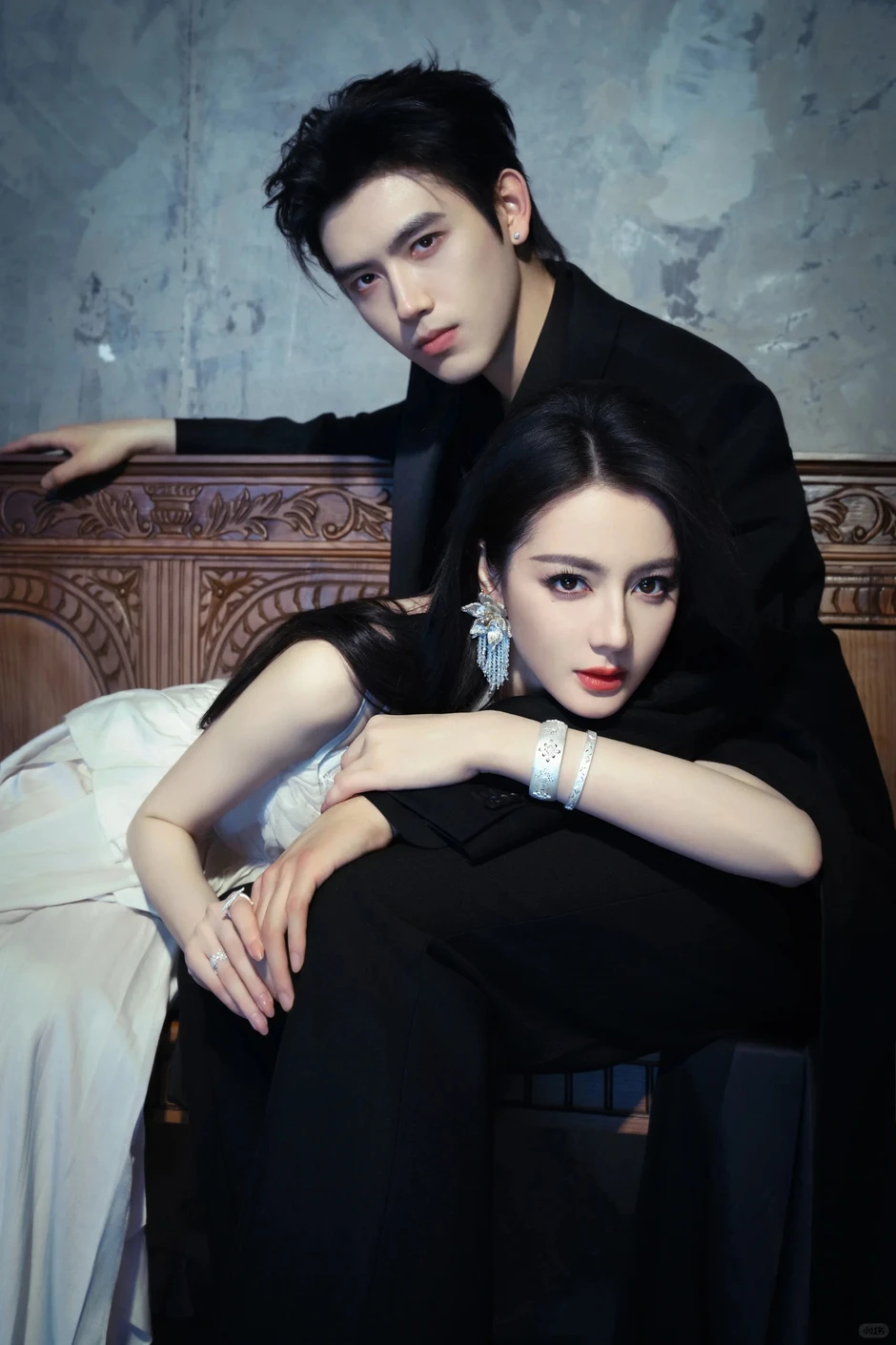 Địch Lệ Nhiệt Ba và thiếu gia kém 8 tuổi đưa nhau về ra mắt bố mẹ, mẹ đàng trai rất không ưng đàng gái?