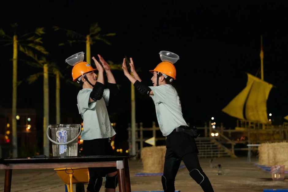 Diễm My 9X khiến Trấn Thành ngã nhào trong thử thách đẩy xe ở Running Man Diễm My 9X khiến Trấn Thành ngã nhào trong thử thách đẩy xe ở Running Man
