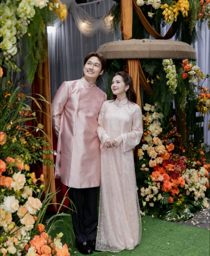 Diễn viên Đình Tú trải lòng về cuộc sống hôn nhân với mỹ nhân VFC Diễn viên Đình Tú trải lòng về cuộc sống hôn nhân với mỹ nhân VFC