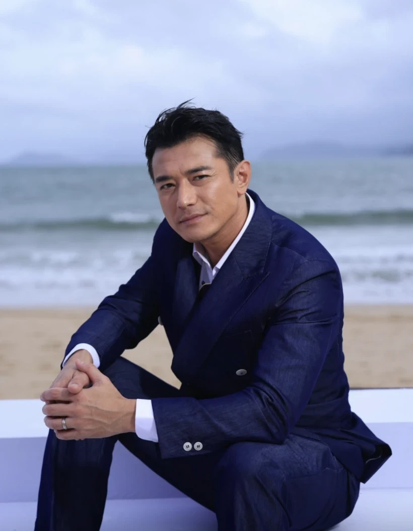 Diễn viên gốc Việt Trường Hưng rời TVB, sống bằng livestream bán hàng Diễn viên gốc Việt Trường Hưng rời TVB, sống bằng livestream bán hàng