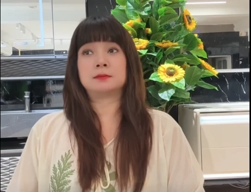 Diễn viên Lệ Hằng nói về sai lầm: "Mình cắt quan hệ với gia đình rồi quan hệ với dân xã hội" Diễn viên Lệ Hằng nói về sai lầm: "Mình cắt quan hệ với gia đình rồi quan hệ với dân xã hội"