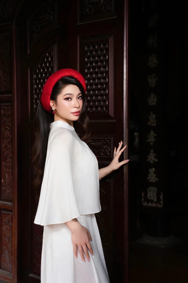 Diễn viên Lý Hương tiết lộ về cách giáo dục con gái Diễn viên Lý Hương tiết lộ về cách giáo dục con gái