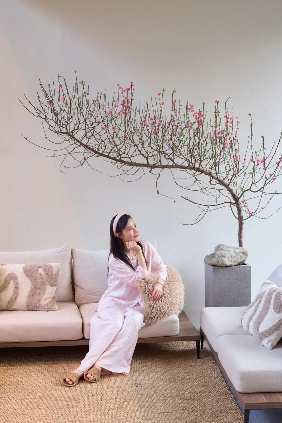 Diễn viên SN 1989 tốt nghiệp Á khoa Thạc sĩ: 35 tuổi cưới thiếu gia tập đoàn nhựa, sống chill trong căn biệt thự ven sông Diễn viên SN 1989 tốt nghiệp Á khoa Thạc sĩ: 35 tuổi cưới thiếu gia tập đoàn nhựa, sống chill trong căn biệt thự ven sông