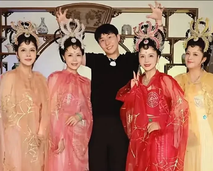 Diễn viên Tây du ký 1986 hội ngộ sau 40 năm Diễn viên Tây du ký 1986 hội ngộ sau 40 năm