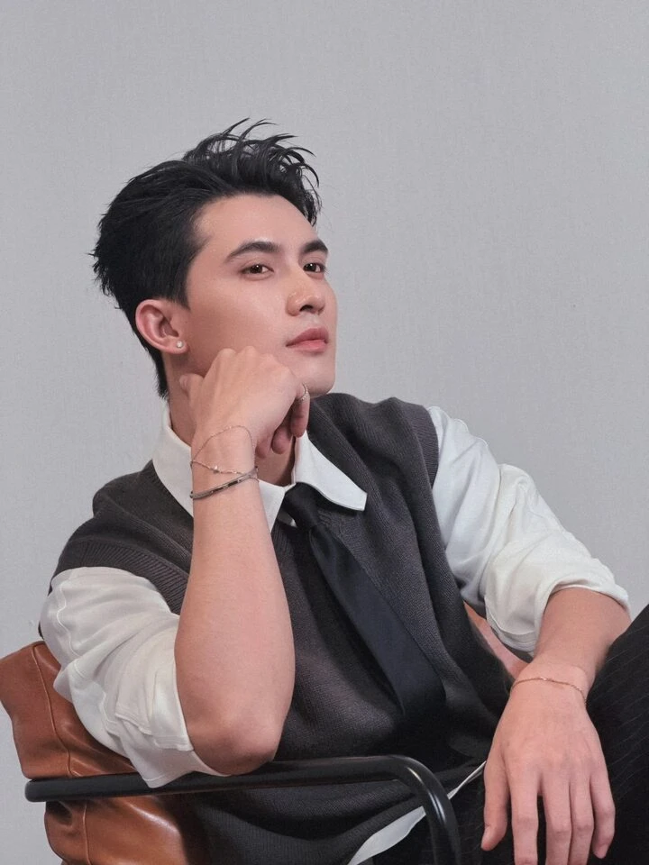 Điều ít biết về "ông xã màn ảnh" kém 14 tuổi của Ốc Thanh Vân Điều ít biết về "ông xã màn ảnh" kém 14 tuổi của Ốc Thanh Vân