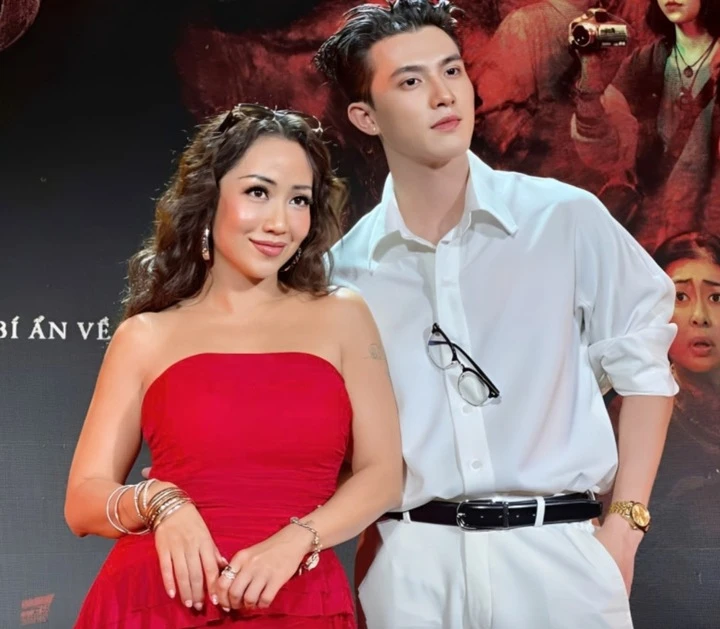 Điều ít biết về "ông xã màn ảnh" kém 14 tuổi của Ốc Thanh Vân Điều ít biết về "ông xã màn ảnh" kém 14 tuổi của Ốc Thanh Vân