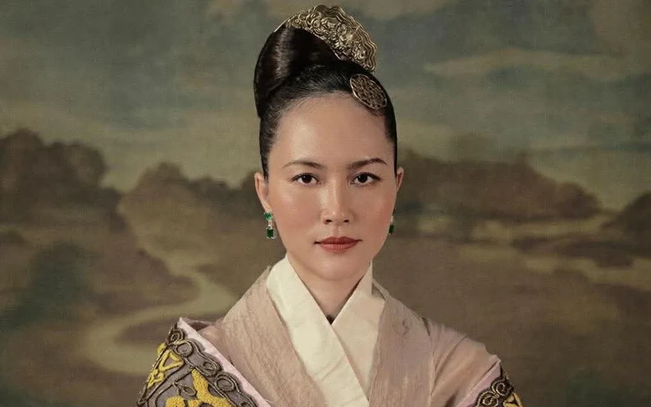 Đỗ Thị Hải Yến hé lộ trang phục hoàng hậu trong 'Hộ linh tráng sĩ' Đỗ Thị Hải Yến hé lộ trang phục hoàng hậu trong 'Hộ linh tráng sĩ'
