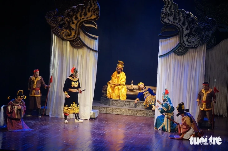 Đoàn nghệ thuật cải lương Vàm Cỏ ra Bắc, đêm nào cũng kín rạp, kín sân Đoàn nghệ thuật cải lương Vàm Cỏ ra Bắc, đêm nào cũng kín rạp, kín sân