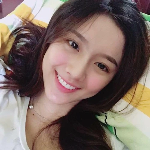 Đời thật nữ nạn nhân mặc áo số 371 trong Trại Buôn Người Đời thật nữ nạn nhân mặc áo số 371 trong Trại Buôn Người