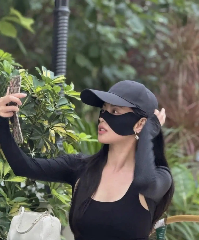 Đối thủ của Chi Pu "lên hương" vùn vụt sau khi ly hôn chồng thiếu gia lộ clip cặp kè với nữ sinh 2K1 Đối thủ của Chi Pu "lên hương" vùn vụt sau khi ly hôn chồng thiếu gia lộ clip cặp kè với nữ sinh 2K1