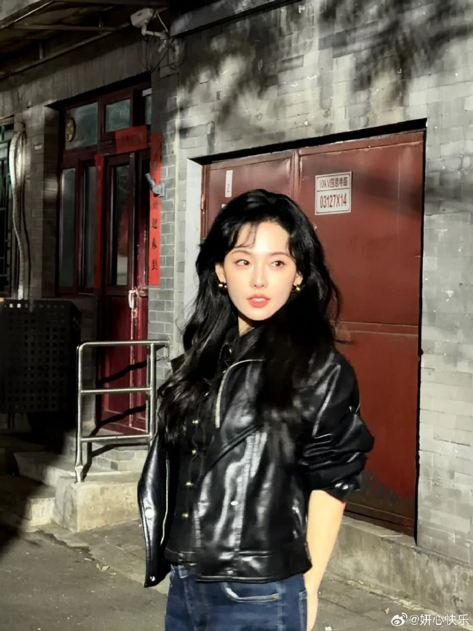 Đối thủ của Chi Pu "lên hương" vùn vụt sau khi ly hôn chồng thiếu gia lộ clip cặp kè với nữ sinh 2K1 Đối thủ của Chi Pu "lên hương" vùn vụt sau khi ly hôn chồng thiếu gia lộ clip cặp kè với nữ sinh 2K1