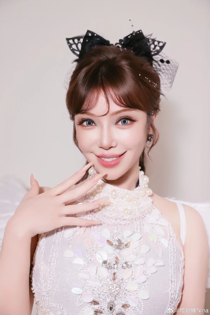 Đồng đội bị loại tức tưởi của Trang Pháp: Mỹ nhân có gia thế khủng đến mức dám tố cáo NSX dàn xếp kết quả trên sóng trực tiếp Đồng đội bị loại tức tưởi của Trang Pháp: Mỹ nhân có gia thế khủng đến mức dám tố cáo NSX dàn xếp kết quả trên sóng trực tiếp