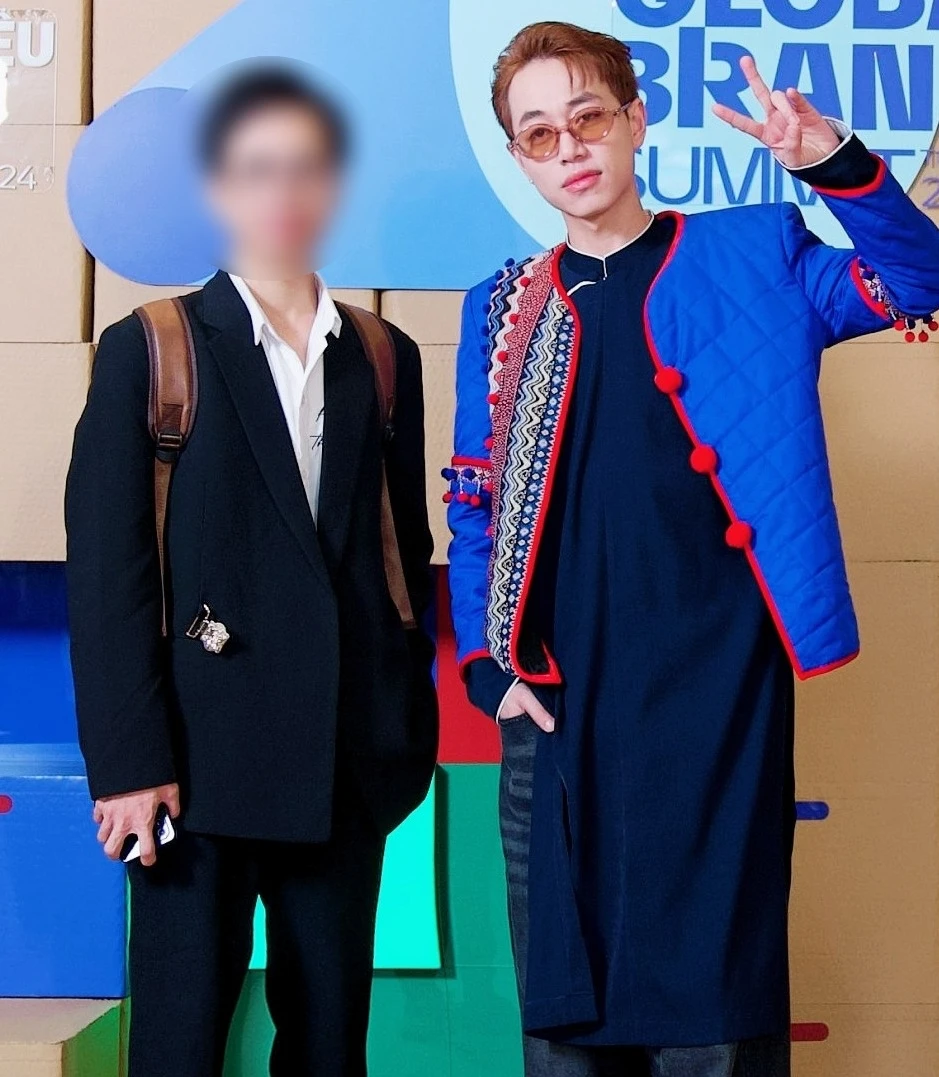 Double2T cảnh báo khẩn: Bị trợ lý cũ mạo danh, ảnh hưởng tới hoạt động biểu diễn liên quan chương trình cấp quốc gia Double2T cảnh báo khẩn: Bị trợ lý cũ mạo danh, ảnh hưởng tới hoạt động biểu diễn liên quan chương trình cấp quốc gia