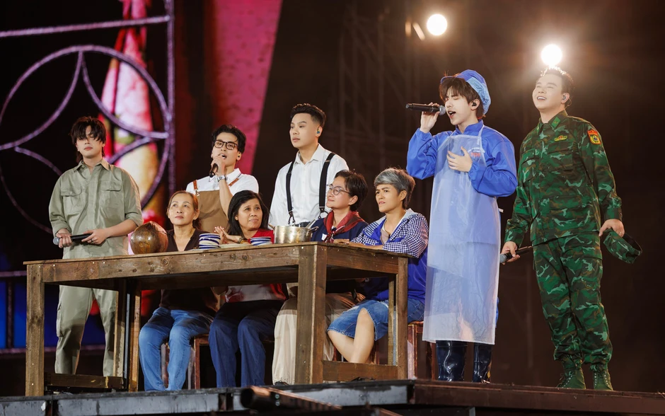 Đu dây, đưa thuyền lên không trung ở concert gần 50.000 người