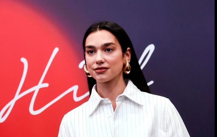 Dua Lipa kiện Samsung vì sử dụng hình ảnh trái phép Dua Lipa kiện Samsung vì sử dụng hình ảnh trái phép