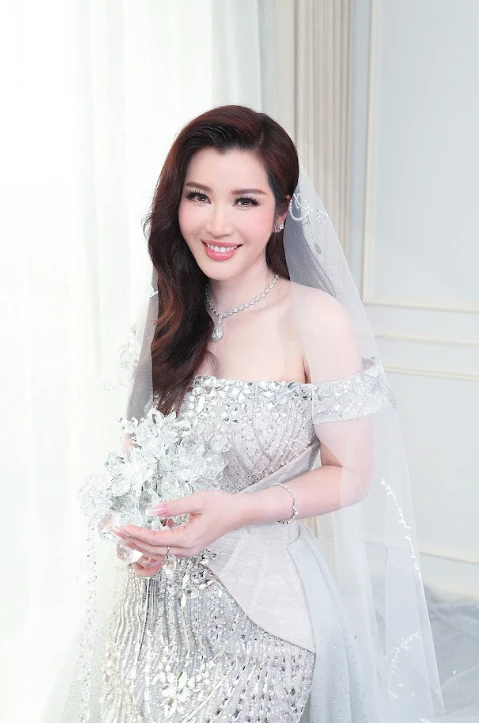 Đúng tối 26/9, nữ doanh nhân 37 tuổi chuẩn bị đám cưới với Akira Phan Đúng tối 26/9, nữ doanh nhân 37 tuổi chuẩn bị đám cưới với Akira Phan