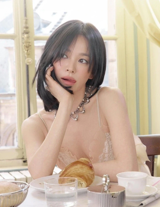 Được hỏi có hạnh phúc hơn tuổi 20 không, Song Hye Kyo trả lời đầy bất ngờ Được hỏi có hạnh phúc hơn tuổi 20 không, Song Hye Kyo trả lời đầy bất ngờ
