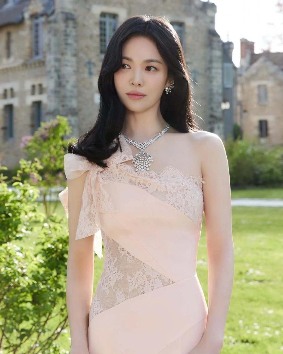 Được hỏi có hạnh phúc hơn tuổi 20 không, Song Hye Kyo trả lời đầy bất ngờ Được hỏi có hạnh phúc hơn tuổi 20 không, Song Hye Kyo trả lời đầy bất ngờ