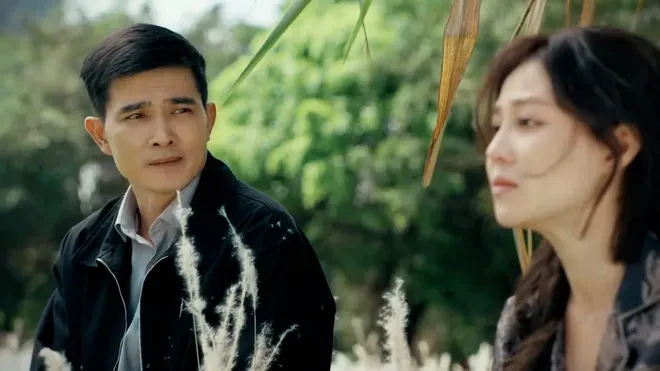 Dưới ô cửa sáng đèn: Quang Sự bật mí cảnh quay 'nhớ đời' với Quỳnh Châu Dưới ô cửa sáng đèn: Quang Sự bật mí cảnh quay 'nhớ đời' với Quỳnh Châu