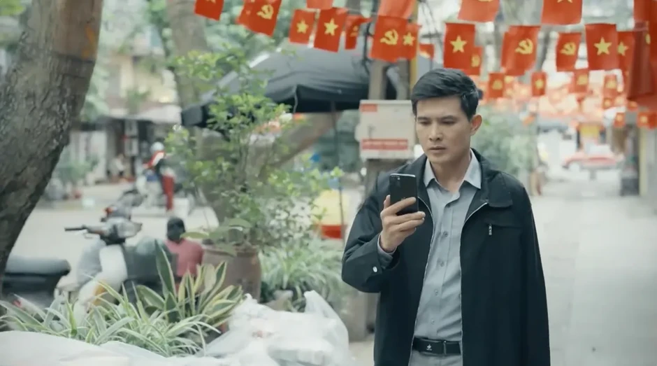 Dưới ô cửa sáng đèn - Tập 1: Cha con ông Lương lo sốt vó khi Vân bán hàng khuyến mãi Dưới ô cửa sáng đèn - Tập 1: Cha con ông Lương lo sốt vó khi Vân bán hàng khuyến mãi