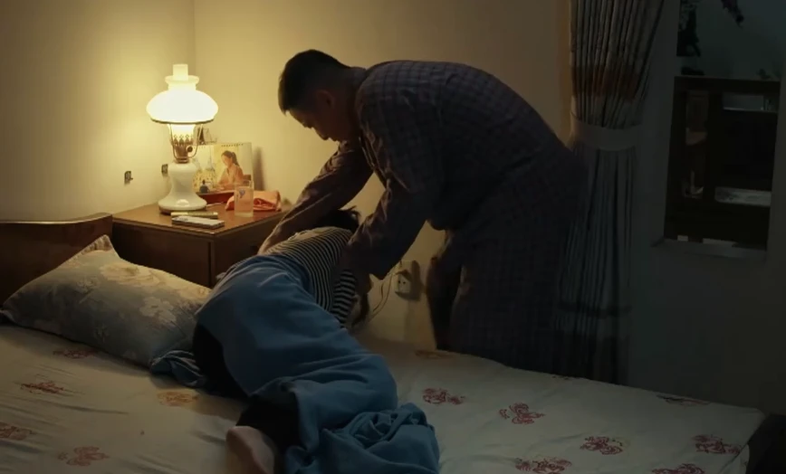 Dưới ô cửa sáng đèn - Tập 10: Diệu say mèm vì nghi chồng ngoại tình? Dưới ô cửa sáng đèn - Tập 10: Diệu say mèm vì nghi chồng ngoại tình?