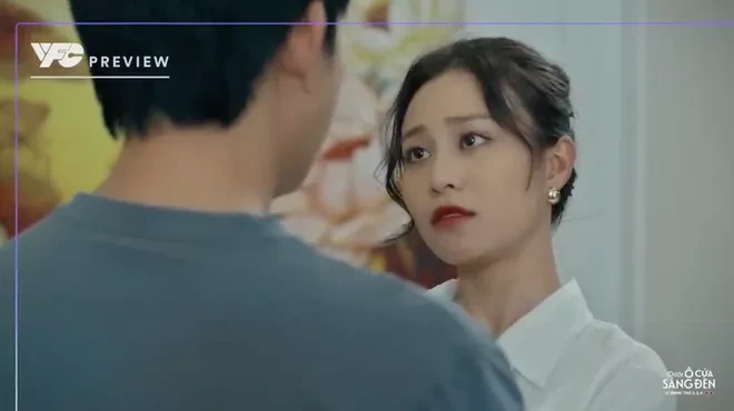 Dưới ô cửa sáng đèn - Tập 12: Diệu liều mạng vay lãi chợ đen, Dương liên tục xin lỗi vợ sau lần ngoại tình Dưới ô cửa sáng đèn - Tập 12: Diệu liều mạng vay lãi chợ đen, Dương liên tục xin lỗi vợ sau lần ngoại tình