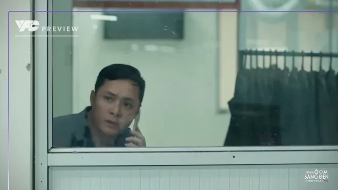 Dưới ô cửa sáng đèn - Tập 14: Sinh tìm ra kẻ giấu mặt hại công ty Dưới ô cửa sáng đèn - Tập 14: Sinh tìm ra kẻ giấu mặt hại công ty