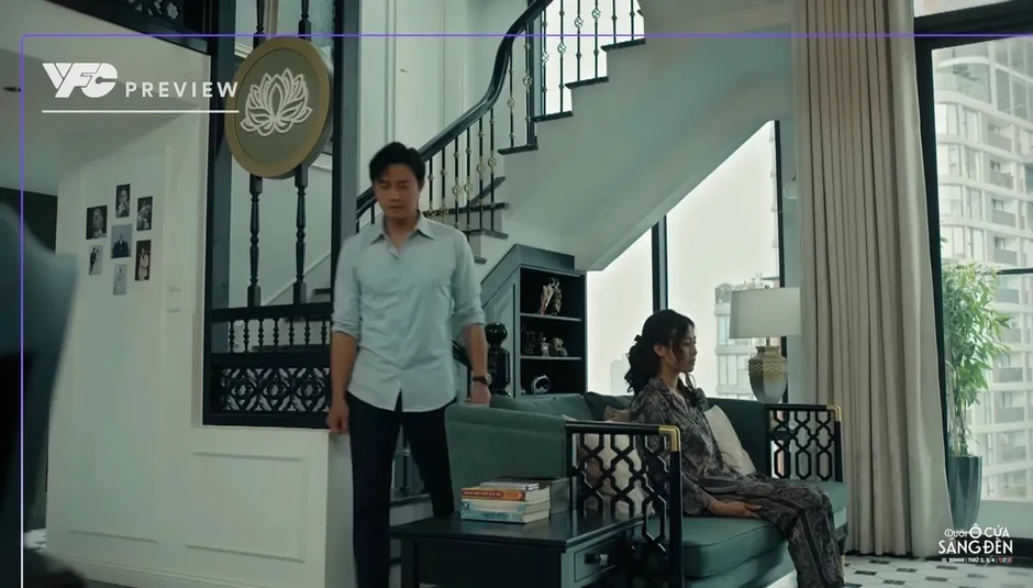 Dưới ô cửa sáng đèn - Tập 15: Diệu bỏ đi sau khi phát hiện chồng ngoại tình, Dương hoảng loạn tìm kiếm Dưới ô cửa sáng đèn - Tập 15: Diệu bỏ đi sau khi phát hiện chồng ngoại tình, Dương hoảng loạn tìm kiếm