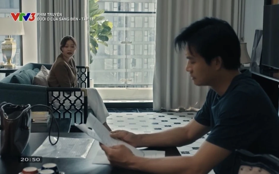 Dưới ô cửa sáng đèn - Tập 19: Rơi nước mắt cảnh người bố già nghe tin con gái ly hôn Dưới ô cửa sáng đèn - Tập 19: Rơi nước mắt cảnh người bố già nghe tin con gái ly hôn