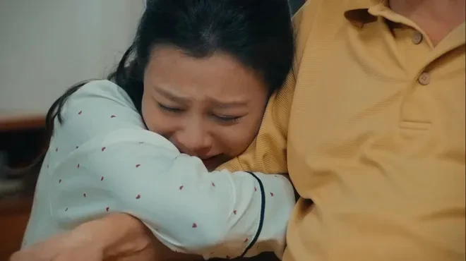 Dưới ô cửa sáng đèn - Tập 19: Rơi nước mắt cảnh người bố già nghe tin con gái ly hôn Dưới ô cửa sáng đèn - Tập 19: Rơi nước mắt cảnh người bố già nghe tin con gái ly hôn