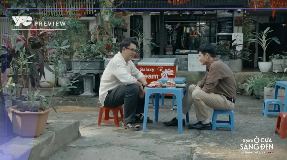 Dưới ô cửa sáng đèn - Tập 2: Tài bất bình thay cho gia đình bạn thân Dưới ô cửa sáng đèn - Tập 2: Tài bất bình thay cho gia đình bạn thân