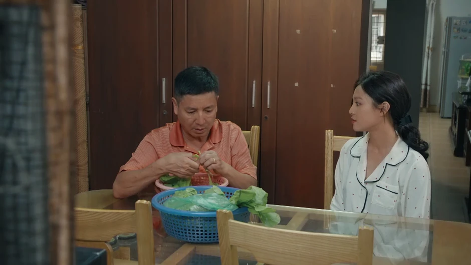 Dưới ô cửa sáng đèn - Tập 20: Bố vợ cay đắng nghe con rể nói lý do ly hôn Dưới ô cửa sáng đèn - Tập 20: Bố vợ cay đắng nghe con rể nói lý do ly hôn
