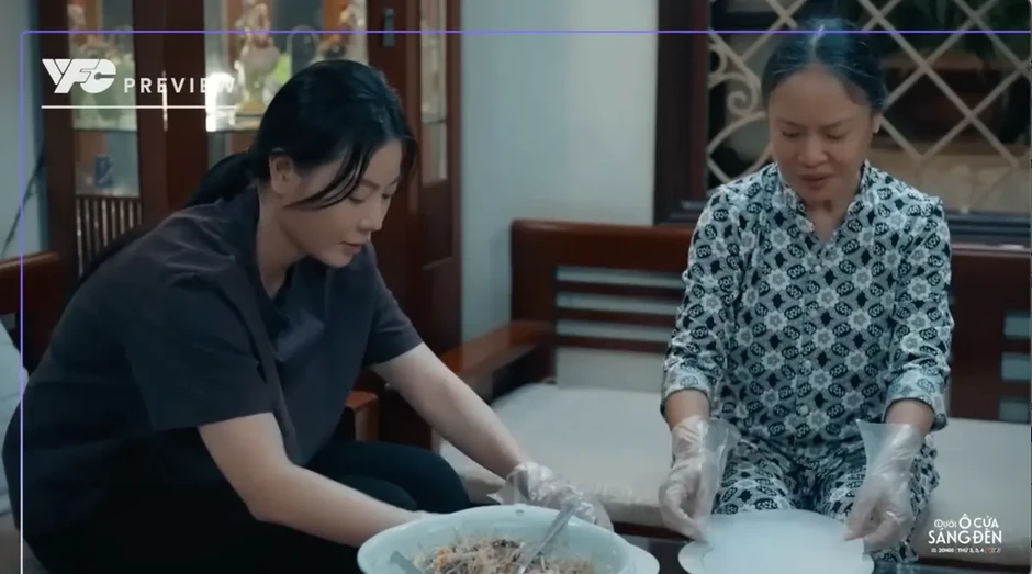 Dưới ô cửa sáng đèn - Tập 21: Mẹ Tài có ý gửi gắm con trai cho chị Nguyệt Dưới ô cửa sáng đèn - Tập 21: Mẹ Tài có ý gửi gắm con trai cho chị Nguyệt