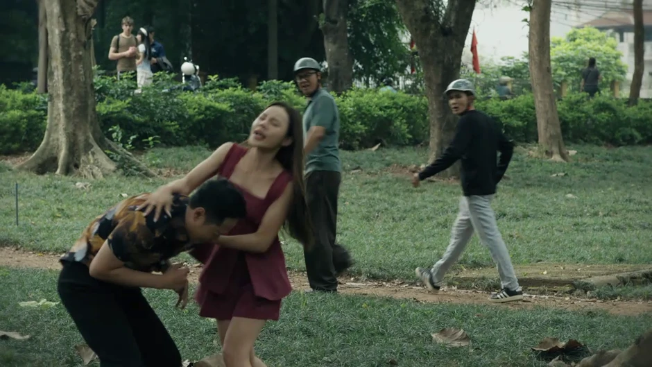 Dưới ô cửa sáng đèn - Tập 23: 'Tổng tài' Sơn mua công ty giúp Diệu? Dưới ô cửa sáng đèn - Tập 23: 'Tổng tài' Sơn mua công ty giúp Diệu?
