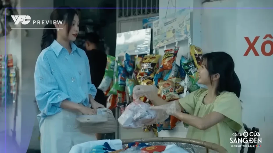 Dưới ô cửa sáng đèn - Tập 27: Sơn liên tục thả thính Diệu, Sinh bỏ ghế giám đốc đi làm bảo vệ Dưới ô cửa sáng đèn - Tập 27: Sơn liên tục thả thính Diệu, Sinh bỏ ghế giám đốc đi làm bảo vệ
