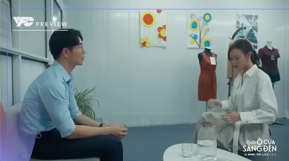 Dưới ô cửa sáng đèn - Tập 27: Sơn liên tục thả thính Diệu, Sinh bỏ ghế giám đốc đi làm bảo vệ Dưới ô cửa sáng đèn - Tập 27: Sơn liên tục thả thính Diệu, Sinh bỏ ghế giám đốc đi làm bảo vệ