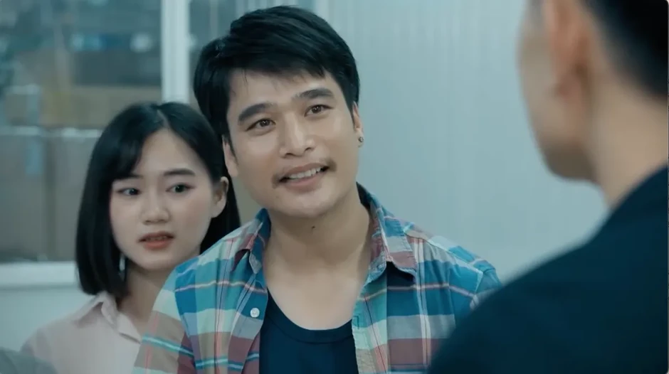 Dưới ô cửa sáng đèn - Tập 3: Sinh đòi "bẻ răng" ứng tiền cho công nhân Dưới ô cửa sáng đèn - Tập 3: Sinh đòi "bẻ răng" ứng tiền cho công nhân