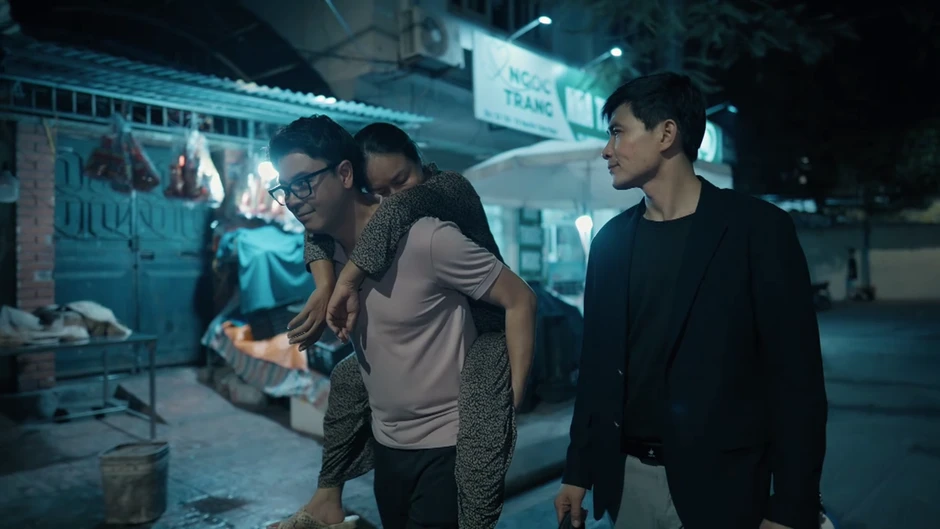 Dưới ô cửa sáng đèn - Tập 5: Vợ khóc thầm vì công việc, chồng cười vì 'say nắng' gái trẻ Dưới ô cửa sáng đèn - Tập 5: Vợ khóc thầm vì công việc, chồng cười vì 'say nắng' gái trẻ