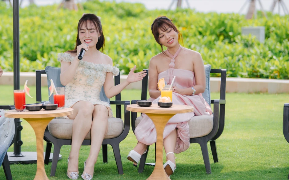 Dương Trường Giang - Phượng Vũ viết tiếp câu chuyện về biển qua 'Những kẻ mộng mơ" Dương Trường Giang - Phượng Vũ viết tiếp câu chuyện về biển qua 'Những kẻ mộng mơ"