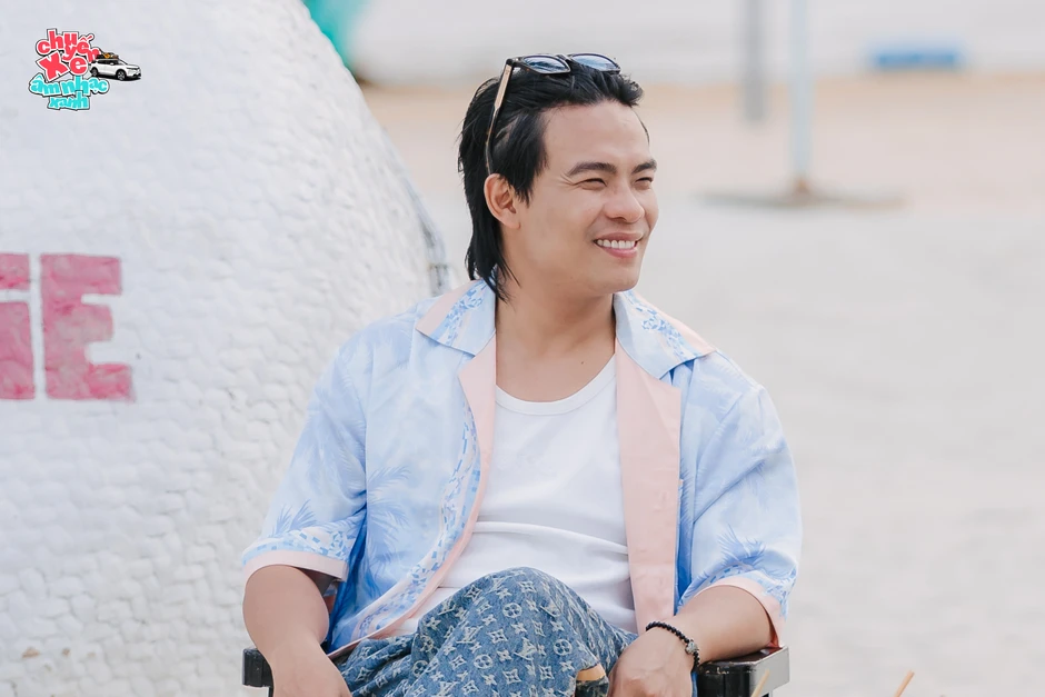 Dương Trường Giang - Phượng Vũ viết tiếp câu chuyện về biển qua 'Những kẻ mộng mơ" Dương Trường Giang - Phượng Vũ viết tiếp câu chuyện về biển qua 'Những kẻ mộng mơ"