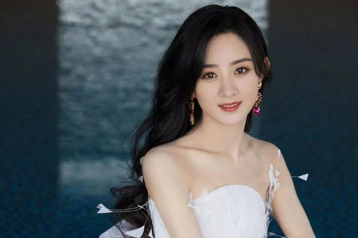 Đường Yên thăng hạng, Dương Mịch chìm trong tranh cãi