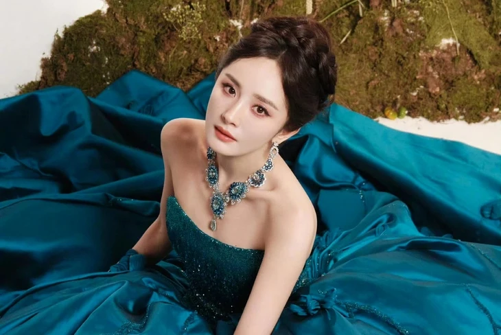 Đường Yên thăng hạng, Dương Mịch chìm trong tranh cãi